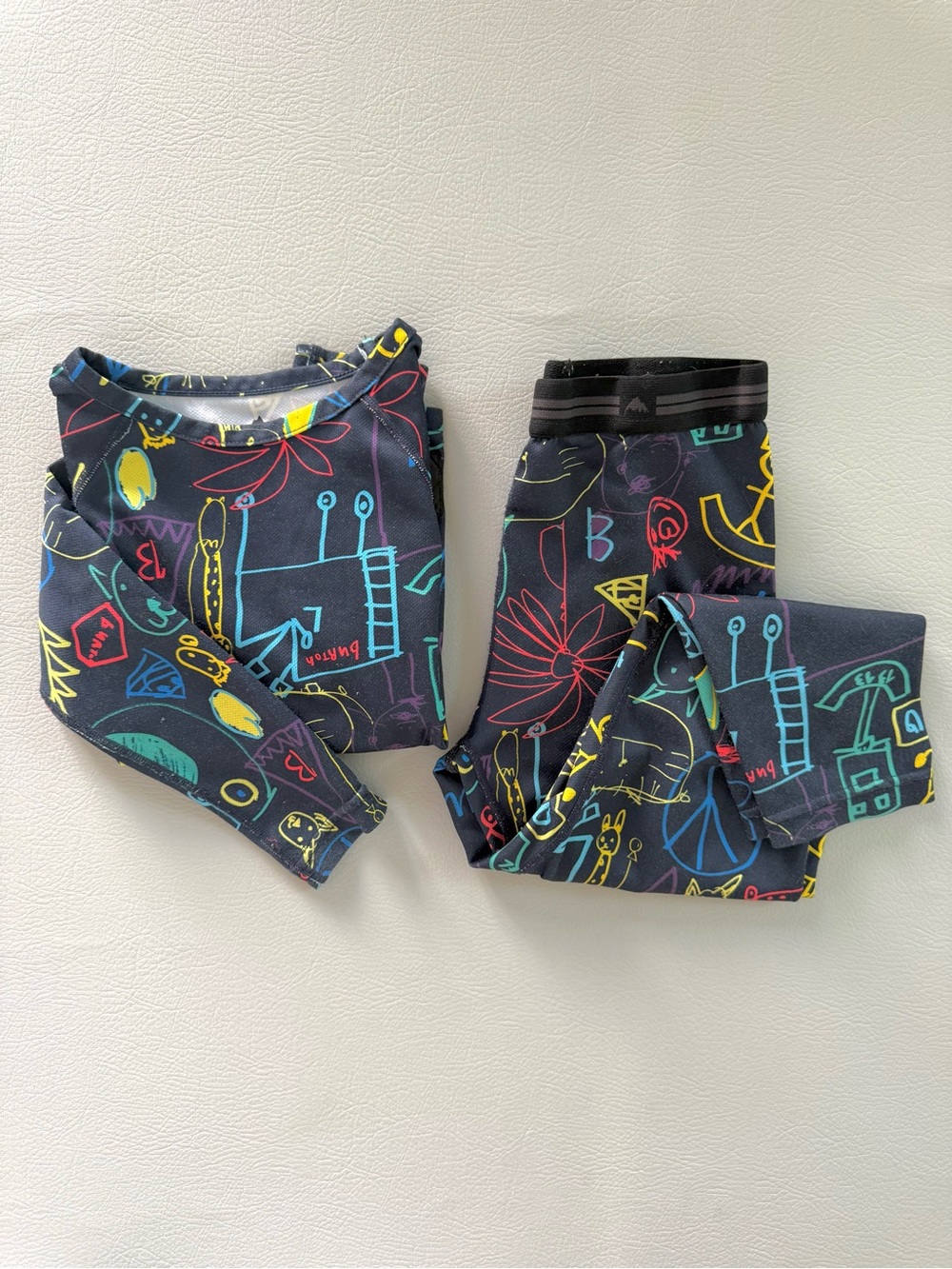 Burton Kids Winter Base Layer Set Drawing Design size 5 Kids - Pulls & Wear